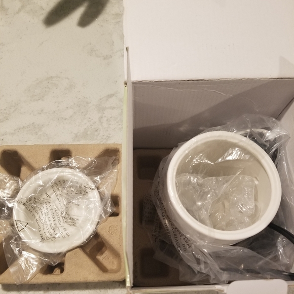 Scentsy Service and Sacrifice Warmer NEW M… - Picture 8 of 8